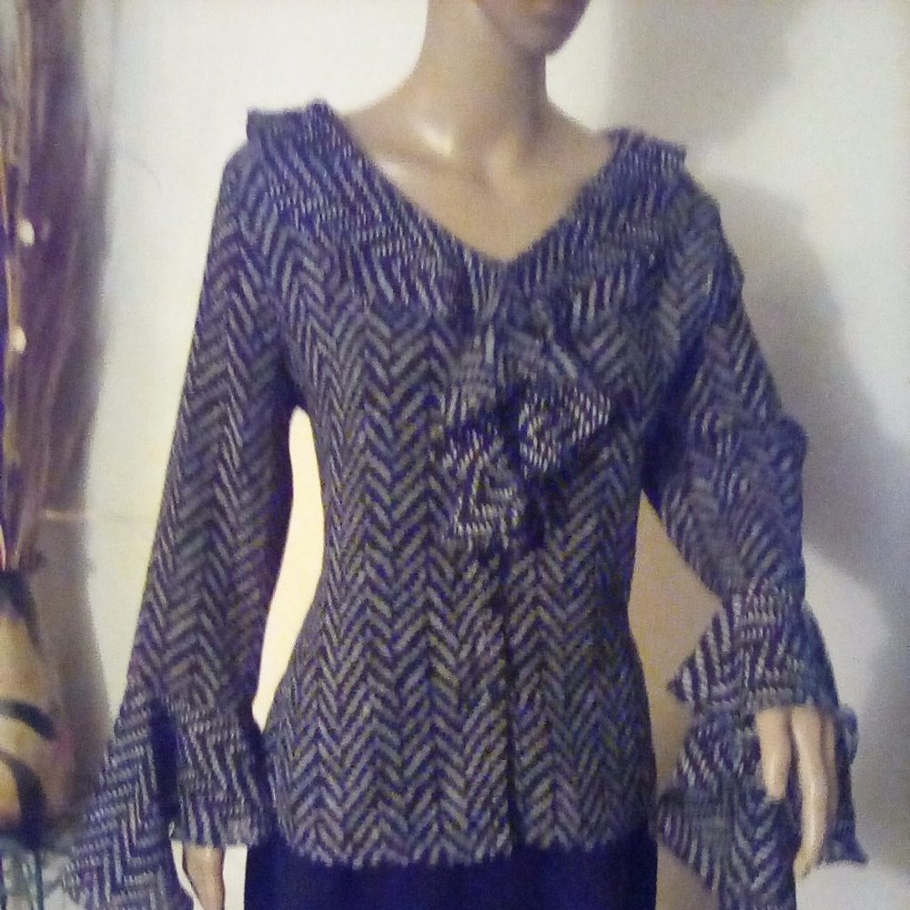 Milano - Black and white long sleeve with ruffles